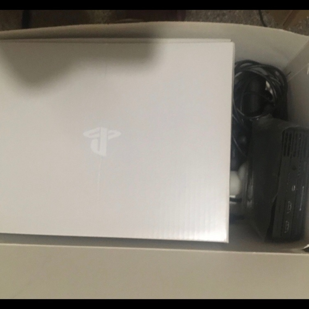 PLAYSTATION VR - Picture 2 of 2